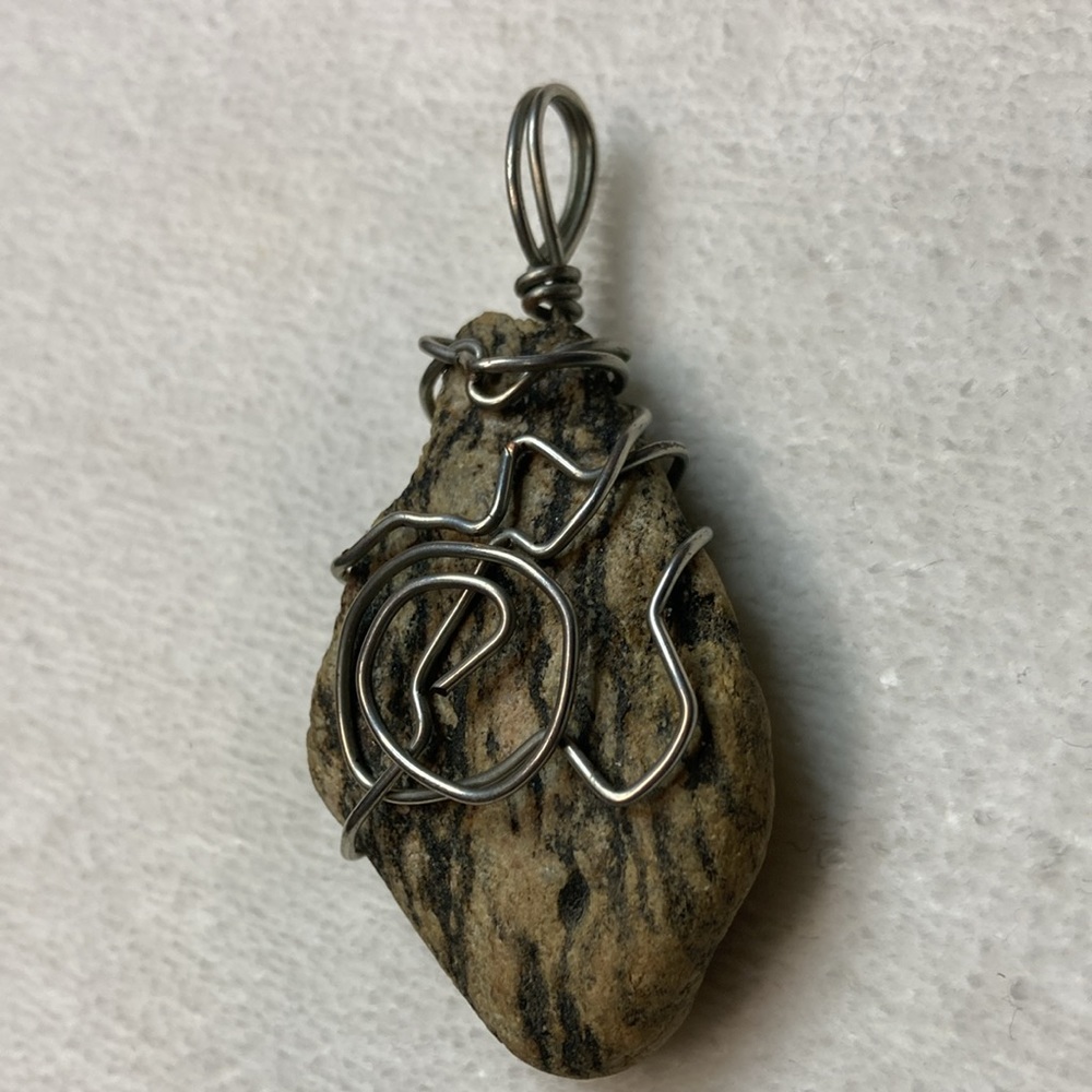 Stone Pendant Wire Wrapped - Picture 3 of 4
